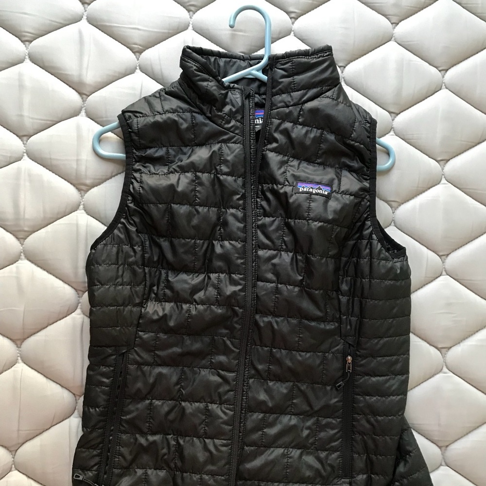 Patagonia black vest, like new, size medium